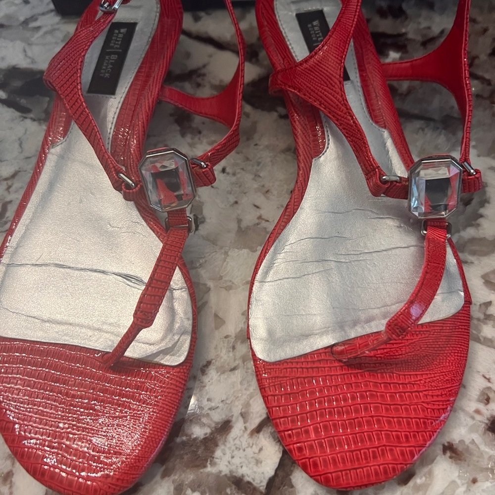 Sandals with small heel.